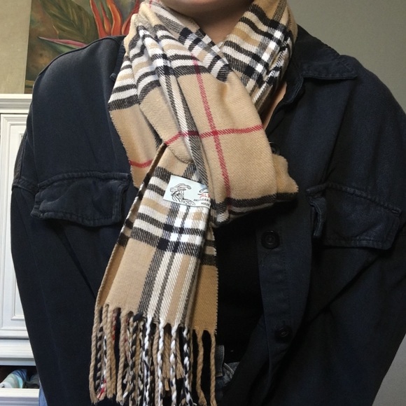 *SOLD* Cashmere feel scarf - Picture 5 of 7